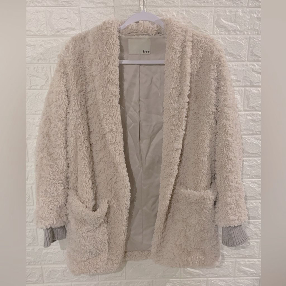 Wilfred Jackets & Blazers - WILFRED FREE ARITZIA GORGEOUS FUZZY JACKET | LINED BLAZER | SUPER SOFT SHERPA CO
